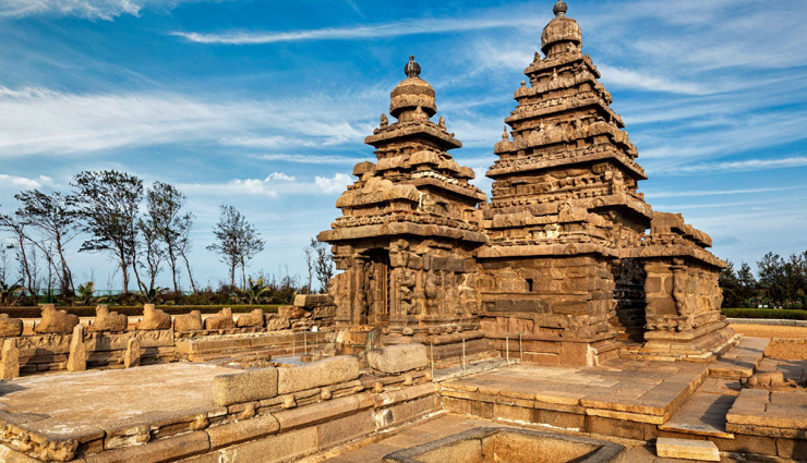 marina beach,chennai,tamil nadu beaches,longest urban beach,tourist attractions in chennai,meenakshi temple,madurai,tamil nadu temples,dravidian architecture,historical landmarks,ooty,ootacamund,tamil nadu hill stations,nilgiri mountains,tea gardens,kodaikanal,tamil nadu hill stations,kodaikanal lake,coaker walk,tourist spots