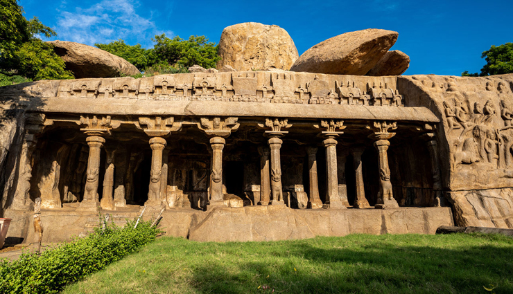 mahabalipuram,tourist attraction in mahabalipuram,places to visit in mahabalipuram,the pancha rathas,the shore temple,arjunas penance,varaha cave temple