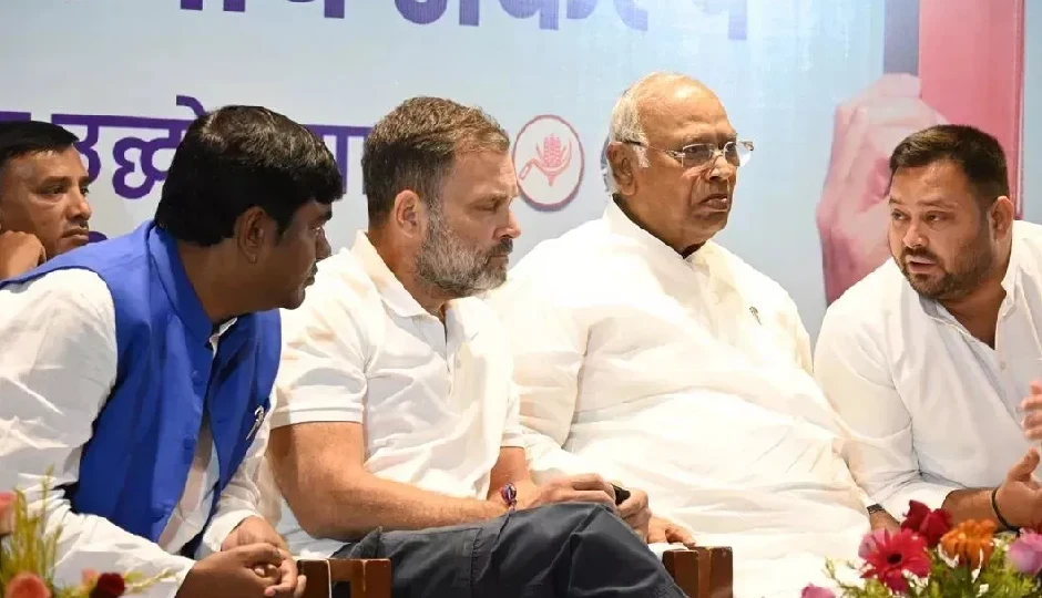 महागठबंधन से बाहर हुई JMM, बीजेपी ने राहुल और तेजस्वी पर बोला हमला, हेमंत सोरेन की चेतावनी का किया जिक्र