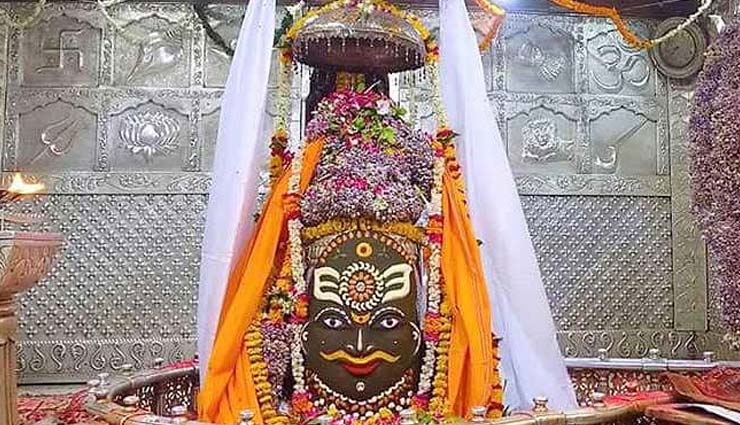 सावन का पहला सोमवार आज, श्रद्धालुओं को दर्शन देने डेढ़ घंटे पहले जागे महाकाल, जयकारों से गूंज उठा मंदिर परिसर