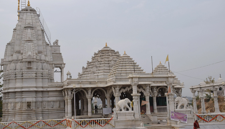 mahakaleshwar temple ujjain,ujjain mahakaleshwar jyotirlinga,famous temples in ujjain,lord shiva temple in ujjain,spiritual pilgrimage in ujjain,ancient temples of ujjain,mahakaleshwar jyotirlinga darshan,sacred places in ujjain,ujjain mahakaleshwar temple timings,ujjain mahakaleshwar temple history