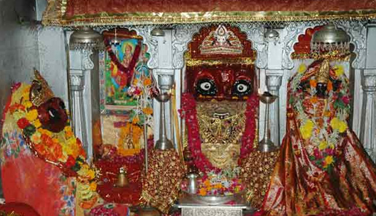 नवरात्रि स्पेशल : माता का अनोखा मंदिर, पत्थर से निकलती है धातु की आवाज 