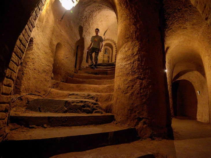 आलू रखने के लिए एक शक्श ने जमीन के नीचे बना डाला महल, 23 साल में बनकर हुआ तैयार armenia,basement,weird story