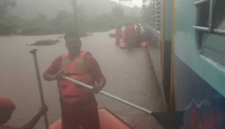 mahalaxmi express,passengers,rescue,ndrf,state disaster management team,railway team,news,news in hindi