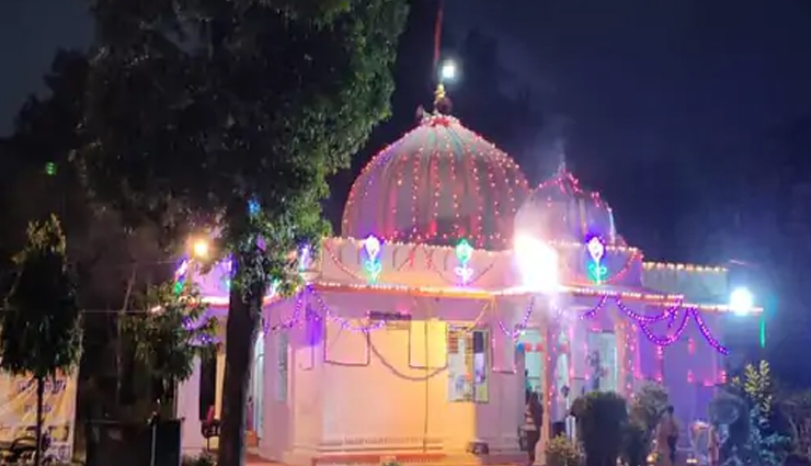 mahalaxmi temple established in jabalpur,goddess lakshmi changes three times,1100 years old mahalaxmi temple