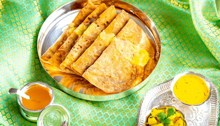 famous food of maharashtra,maharashtra,pav bhaji,vada pav,puran poli,misal pav,modak,ragda pattice