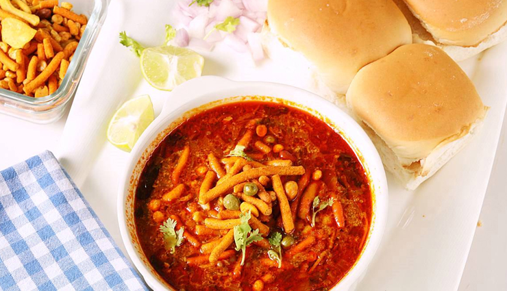 famous food of maharashtra,maharashtra,pav bhaji,vada pav,puran poli,misal pav,modak,ragda pattice