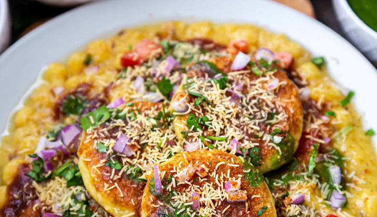 famous food of maharashtra,maharashtra,pav bhaji,vada pav,puran poli,misal pav,modak,ragda pattice