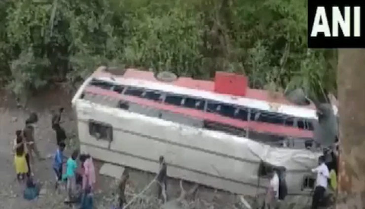 महाराष्ट्र के पालघर में बड़ा सड़क हादसा, यात्रियों से भरी बस खाई में गिरी, 15 यात्री गंभीर रूप से घायल