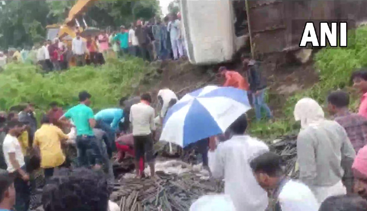 maharashtra,road accident,truck