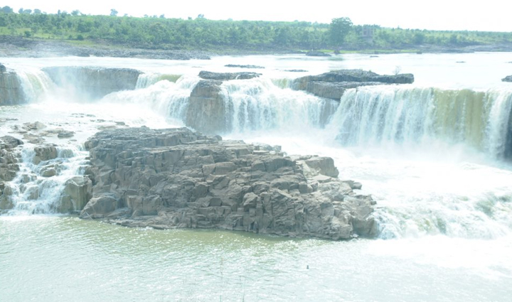 most beautiful waterfalls you can visit in maharashtra,maharashtra,holiday,travel,tourism