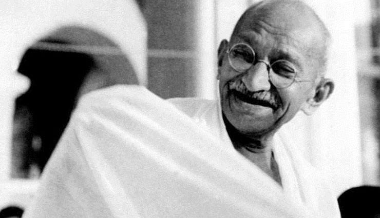 2 अक्टूबर विशेष : छुआछूत के खिलाफ थे महात्मा गांधी, जानें क्यों कहलाए वो महात्मा 