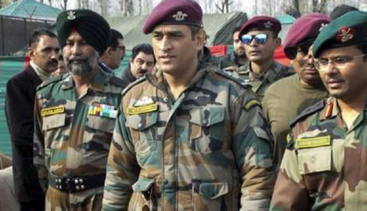 19 किलो सामान के साथ बॉर्डर पर गश्त लगाएंगे महेंद्र सिंह धोनी, हाथ में थामेंगे AK-47