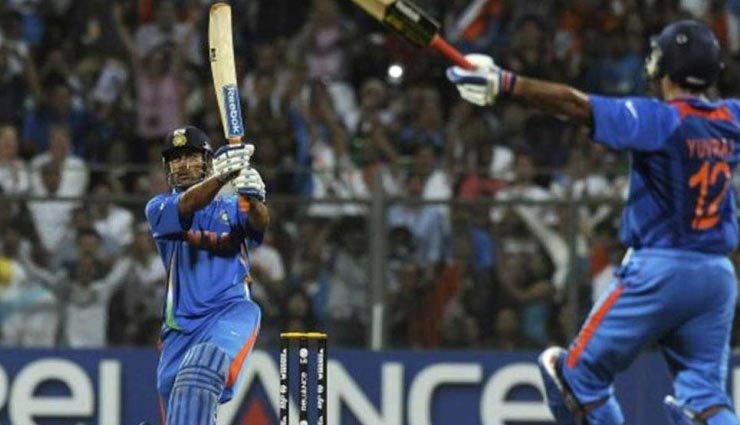 72 लाख रुपये में बिका था धोनी का 'मैजिक बैट', जिसके दम पर 28 साल बाद वर्ल्ड चैंपियन बनी थी टीम इंडिया