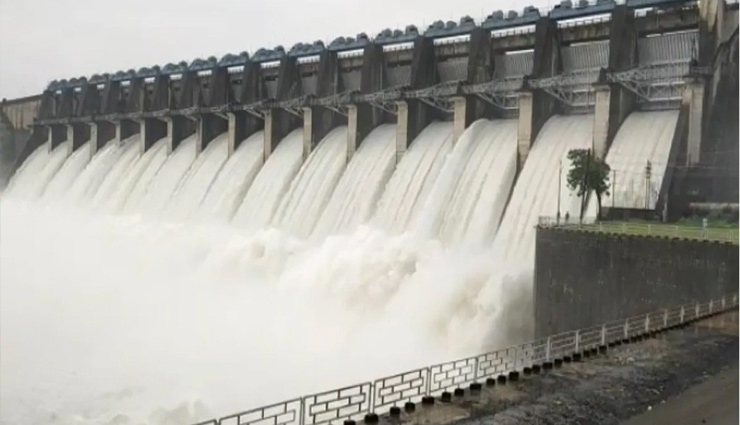 बांसवाड़ा / मासूम बेटी के साथ महिला ने माही डेम में लगाई छलांग, बचाने के लिये पति भी कूदा