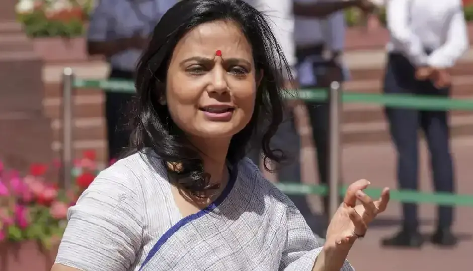 हल्के में मत लो; कॉकरोच जनता पार्टी के प्रदर्शन पर महुआ मोइत्रा का तीखा बयान