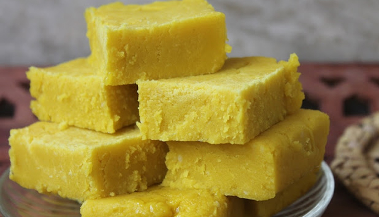 मैदा की बर्फी : इसके साथ हो जाएंगे वारे न्यारे, बहुत कम सामग्री के साथ आसानी से हो जाती है तैयार #Recipe madia barfi,madia barfi sweet dish,madia barfi home,madia barfi ingredients,madia barfi recipe,madia barfi childhood,madia barfi traditional,halkova