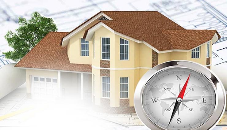 दिशा से जुड़ा है दरवाजों का महत्व, जानें इसके बारे में