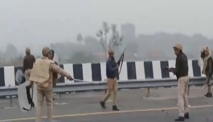 यूपी के मैनपुरी में हिंसक हुआ ट्रक चालकों का प्रदर्शन, पथराव, आंसू गैस, फायरिंग 