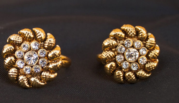 traditional toe rings,toe rings,diamonds and precious stones,triple rings,swirls,majestic rajasthani,anklet attached,toe rings fashion,fashion tips