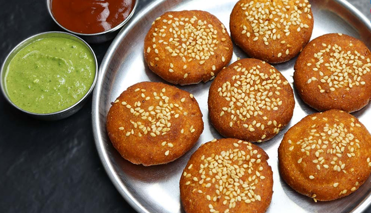 Makai Na Khatta Vada: A Spicy and Tangy Gujarati Snack Recipe