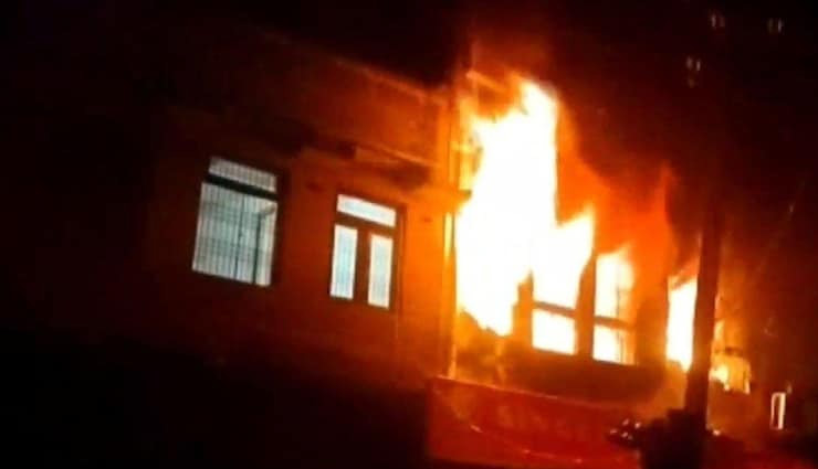 UP के फिरोजाबाद में दर्दनाक हादसा, शॉर्ट सर्किट से दुकान में लगी आग, 3 बच्चों समेत 6 जिंदा जले