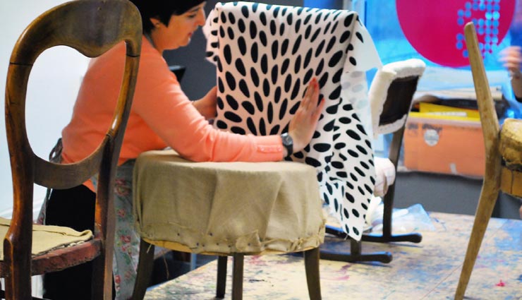 Diwali 2019: इन टिप्स की मदद से पुराने फर्नीचर को दे नई जान, त्यौंहार पर मिलेगा नया लुक 