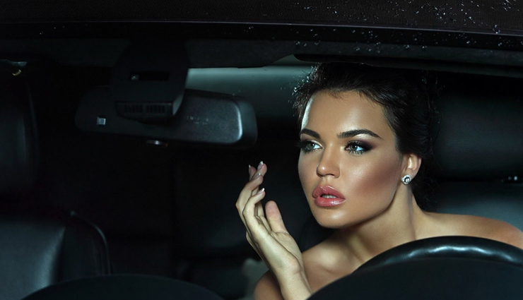 entertainment,5 weird things people do in your car,weird things people do in your car