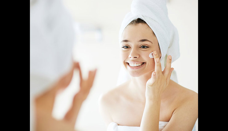 मेकअप नहीं दिला पा रहा आपके चेहरे को चमक, कारण बन रही है ये गलतियाँ 