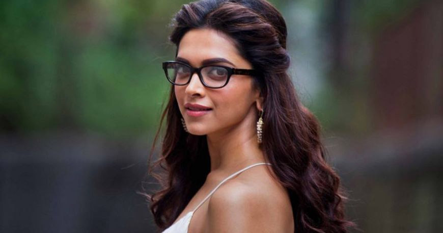 valentines special,valentines special 2018,beauty tips,make up tips,make up tips for glasses,tips to flaunt make-up under glasses