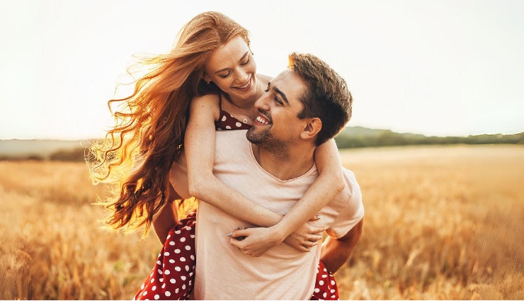 what men find attractive in women,traits men like in women,signs a man is attracted to you,men’s attraction to women,qualities men seek in a partner,physical attraction in relationships,emotional attraction in women,what makes a woman attractive to men,key traits of attractive women,signs of male interest in women