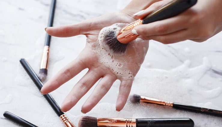 मेकअप ब्रश की सफाई भी बहुत जरूरी, जानें इसका सही तरीका