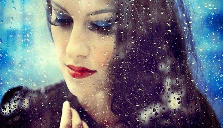 बरसात के दिनों में इस तरह करें वाटरप्रूफ मेकअप, बनी रहेगी आपकी खूबसूरती