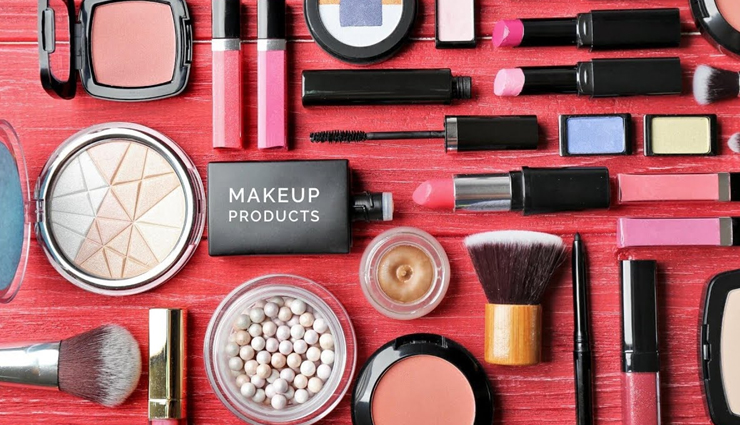 दिवाली के लिए अभी से कर लें अपने मेकअप किट को तैयार, ये 7 चीजें होना बेहद जरूरी 