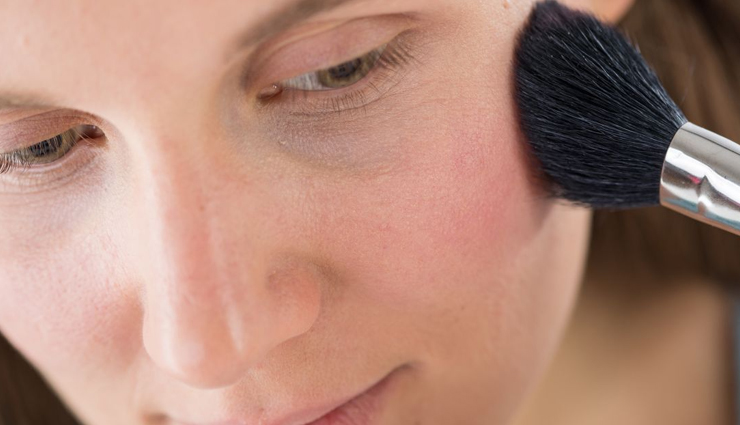 kareena kapoor skincare secrets,natural beauty tips,ghee for skin,ice therapy,sandalwood face pack,minimal makeup,sheet masks hydration,herbal skincare,yoga for glow