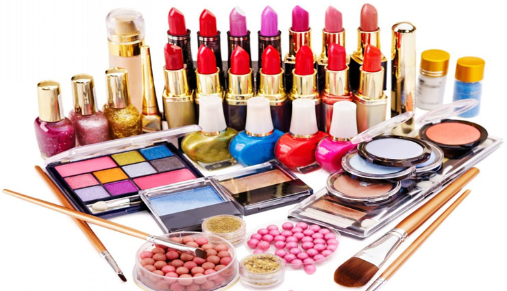 आपके मेकअप किट में जरूर शामिल करें इन्हें, पाएंगे खूबसूरत चेहरा