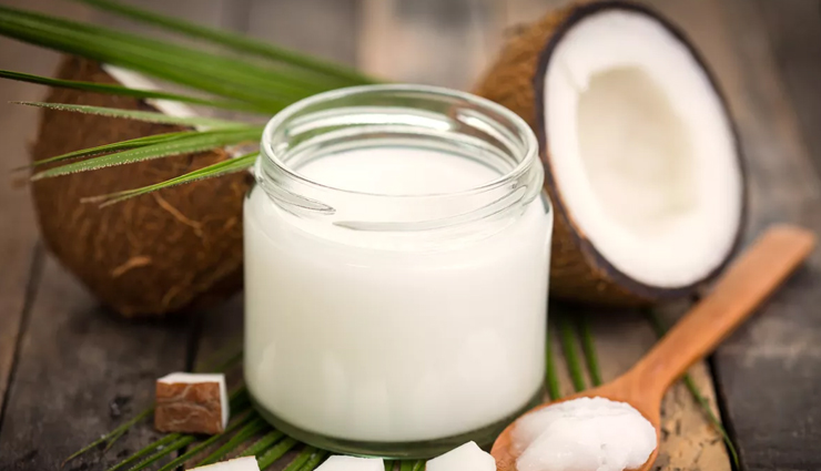 coconut oil,milk,cucumber juice,almond oil,aloe vera,jojoba oil,baking soda and honey,ingredients to use as makeup remover,natural makeup remover,skin care tips,beauty tips