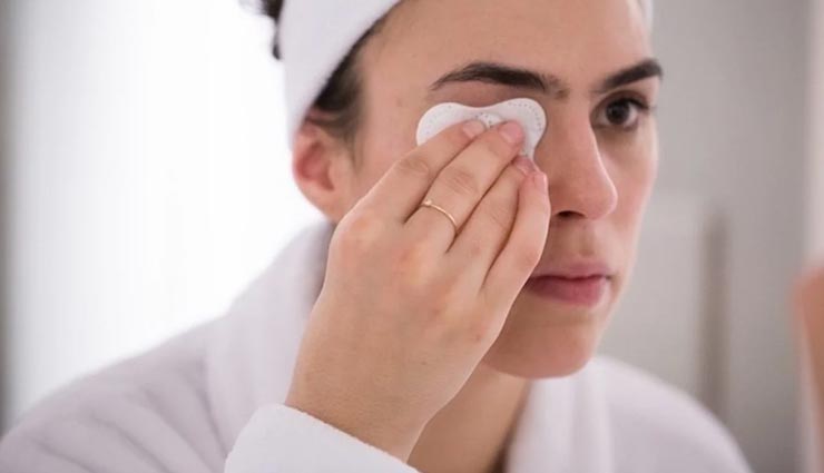 मेकअप हटाने के दौरान करें इन 5 चीजों का इस्तेमाल, त्वचा की चमक रहेगी बरकरार