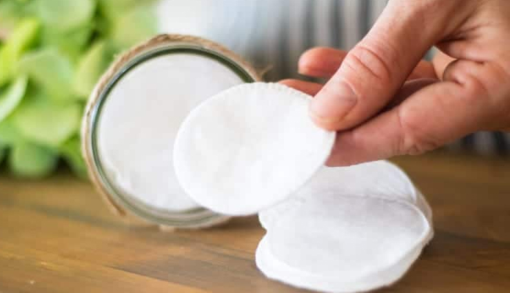 diy makeup removers,natural makeup removers,homemade makeup remover,skin-friendly makeup removal,diy makeup remover recipes,makeup removal with natural ingredients,chemical-free makeup remover,homemade beauty products,nourishing makeup removers,natural skincare remedies,easy diy makeup remover,gentle makeup removal,makeup remover for sensitive skin,natural beauty tips,homemade skincare solutions