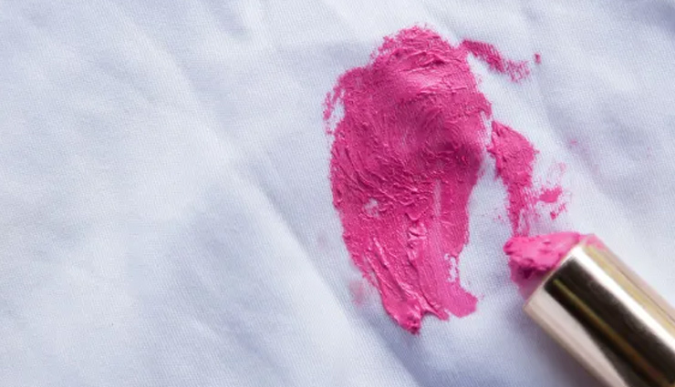 5 Tips To Help To Get Rid of Makeup Stains from Clothes