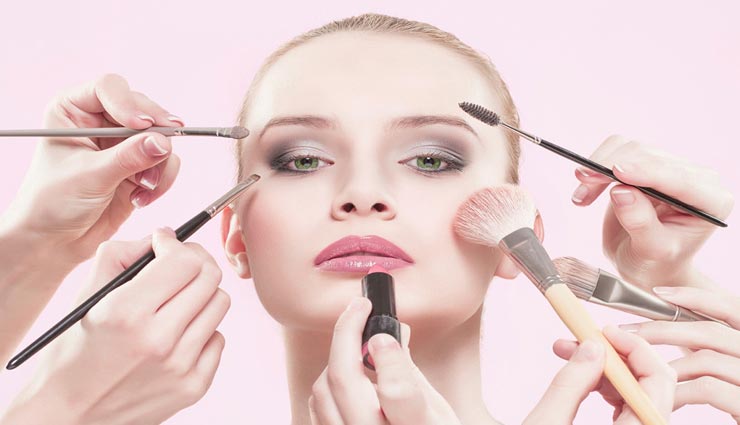 ये मेकअप टिप्स बनाएँगे आपको खूबसूरत, जानें और बरते सावधानी
