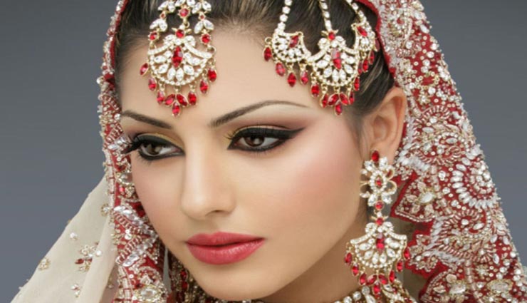 इन मेकअप टिप्स की मदद से पाएंगी दमकता चेहरा, शादी-समारोह में दिखेंगी आकर्षक