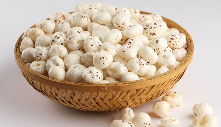 नाश्ते में चार चांद लगा देगी मखाना चाट, होती है बेहद लजीज और पौष्टिकता से भरपूर #Recipe makhana chaat,makhana chaat ingredients,makhana chaat recipe,makhana chaat spicy,makhana chaat tasty,makhana chaat healthy,makhana chaat nutrition,makhana chaat energy