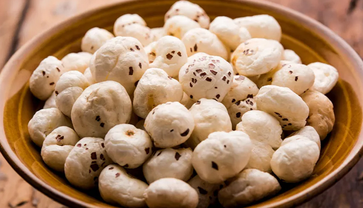 healthy road trip snacks,best snacks for road trips,nutritious snacks for traveling,cheese and apple slices,roasted chickpeas,shelled pistachios,granola bars,makhana snacks,homemade trail mix,sprout salad,energy balls,pumpkin seeds,hard-boiled eggs