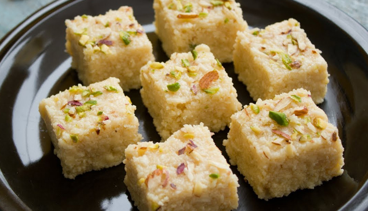 भाई दूज 2024 : बहनें मलाई बर्फी से कराएं भाइयों का मुंह मीठा, घर पर बनाने में नहीं आएगा जोर #Recipe