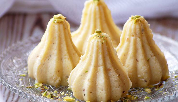 malai modak recipe,ganesh chaturthi sweets,how to make malai modak,creamy modak recipe,indian festival sweets,modak with condensed milk,ganesh chaturthi dessert ideas,homemade modak recipe,traditional modak for ganesh chaturthi,easy malai modak preparation