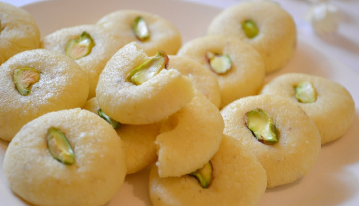 मलाई पेड़ा : इस मिठाई का स्वाद होता है लाजवाब, नहीं पड़ती ज्यादा सामग्री की जरूरत #Recipe malai peda,malai peda ingredients,malai peda recipe,malai peda sweet dish,malai peda tasty,malai peda delicious,malai peda festival,malai peda home