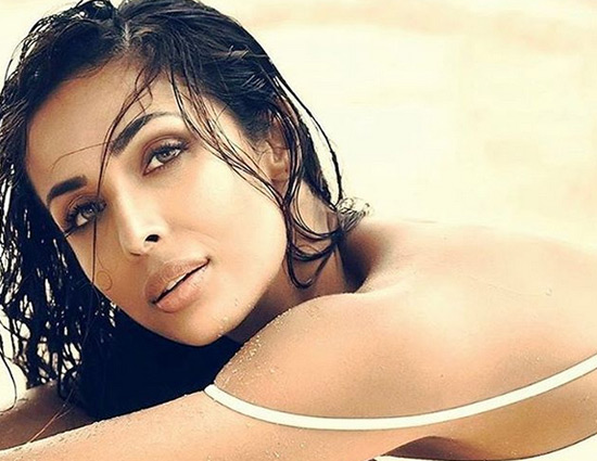 सलमान खान की EX भाभी का बिकिनी #HOT अवतार, 44 की उम्र में 24 का जलवा