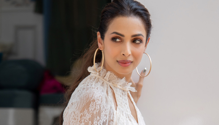 VIDEO- Malaika Arora impresses netizens with an impossible Pilates stunt