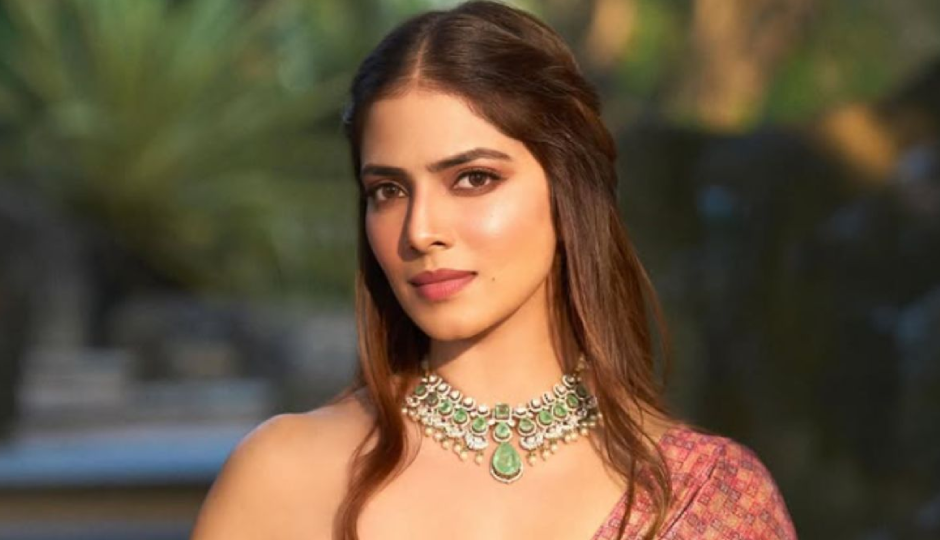 2 News : बिच्छू खाते नजर आए अहान हो रहे ट्रॉल, वीडियो वायरल, बर्थडे पर ‘द राजा साब’ से मालविका का फर्स्ट लुक आउट saiyaara,saiyaara movie,ahaan panday,actor ahaan panday,ahaan video viral,mohit suri,aneet padda,malavika mohanan,actress malavika mohanan,malavika birthday,the raja saab